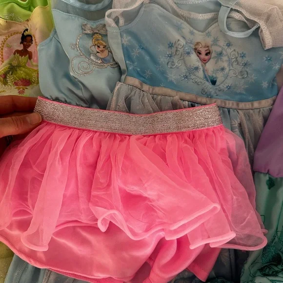 Disney princess dress up lot - Picture 4 of 5